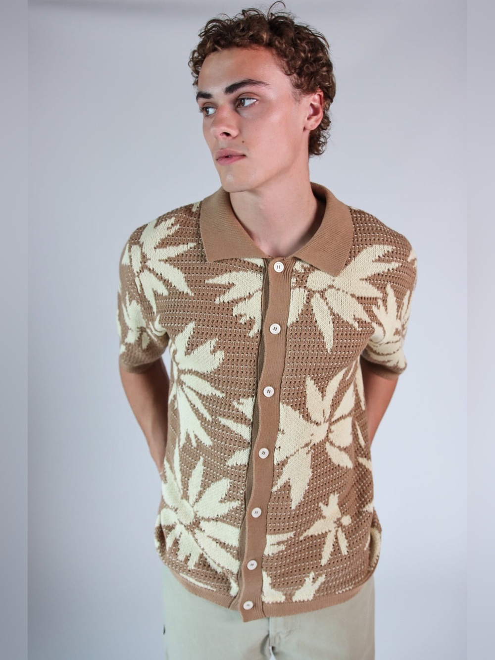 Casual Short-Sleeve Button-Down Shirt in Tan & Cream
